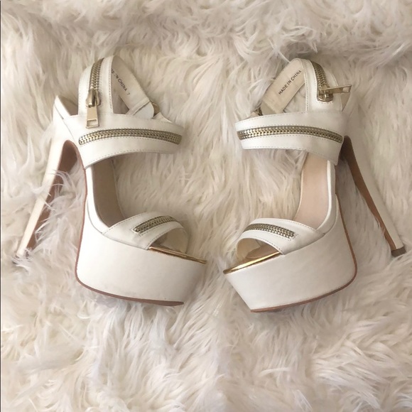 Bebe white heels size 7 - Picture 3 of 5